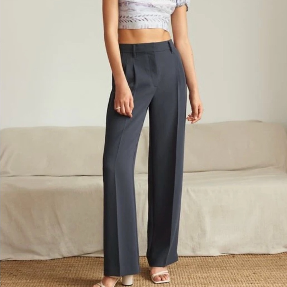 $148 Aritzia Effortless pants Regular size 0 Crepette Coal Grey